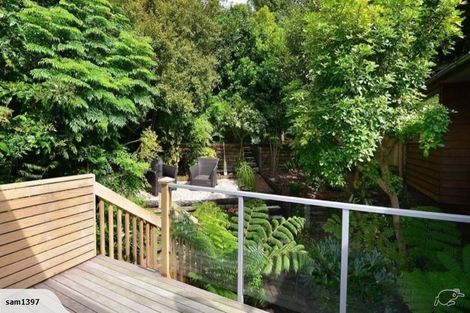 Photo of property in 2/72 Lake Road, Northcote, Auckland, 0627