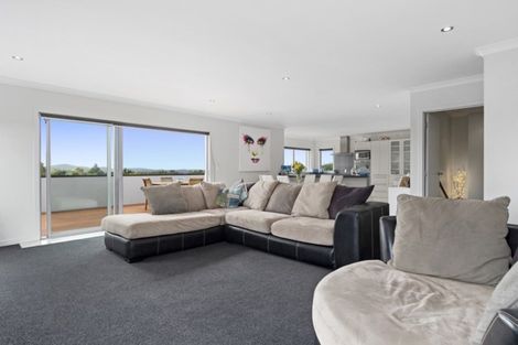 Photo of property in 12 Haden Place, Omokoroa, 3114