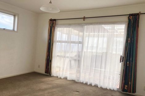 Photo of property in 13 Seakens Way, Glen Eden, Auckland, 0602