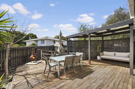 Photo of property in 30 Dellwood Avenue, Henderson, Auckland, 0612