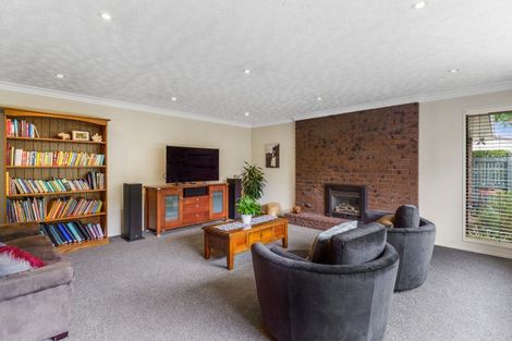 Photo of property in 33 Highland Place, Avonhead, Christchurch, 8042