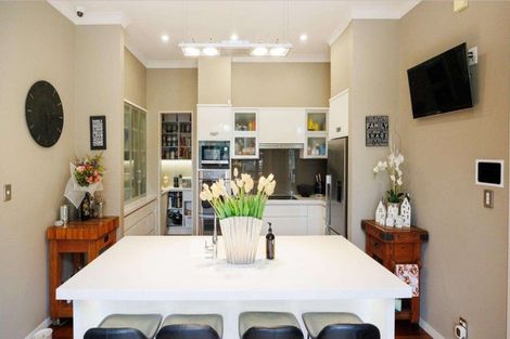 Photo of property in 7 Titirangi Drive, Fitzherbert, Palmerston North, 4471