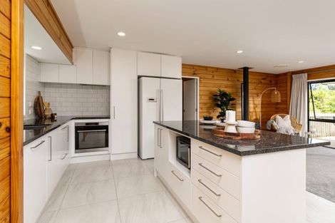 Photo of property in 260a Henderson Valley Road, Henderson, Auckland, 0612