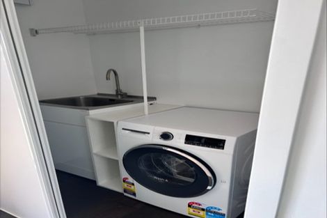 Photo of property in 1 Te Puketoka Lane, Mangere, 2022