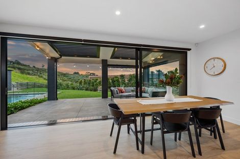 Photo of property in 9 Ridgelea Road, Long Bay, 0792
