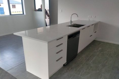 Photo of property in 21 Matuku Place, Paraparaumu Beach, Paraparaumu, 5032