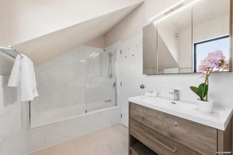 Photo of property in 18/1 Melview Place, New Lynn, Auckland, 0600