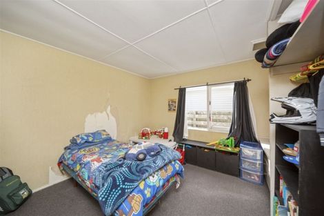Photo of property in 2 Bone Crescent, Hawera, 4610