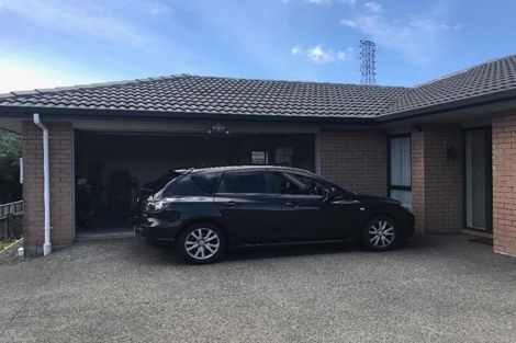 Photo of property in 52 Miles Crescent, Newlands, Wellington, 6037