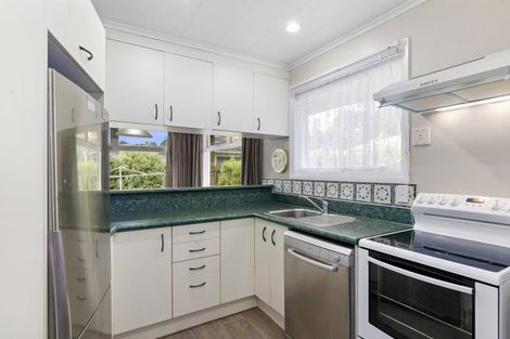 Photo of property in 5 Norana Road, Maoribank, Upper Hutt, 5018