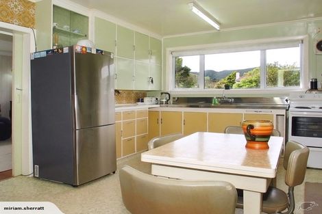 Photo of property in 4 Luckie Street, Tawa, Wellington, 5028
