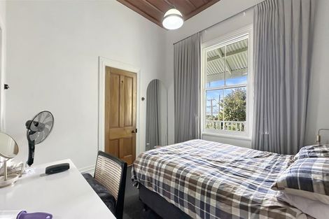 Photo of property in 12 Richmond Avenue, Northcote Point, Auckland, 0627