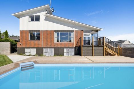 Photo of property in 13 Russleigh Drive, Dinsdale, Hamilton, 3204