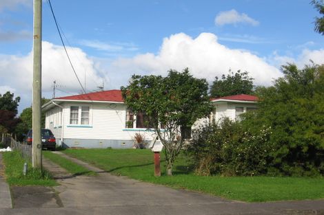 Photo of property in 118 Matipo Road, Te Atatu Peninsula, Auckland, 0610