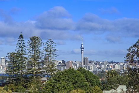 Photo of property in 1/24 Martin Crescent, Northcote, Auckland, 0627