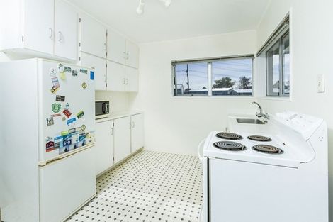 Photo of property in 1/15 Roberts Avenue, Bayswater, Auckland, 0622