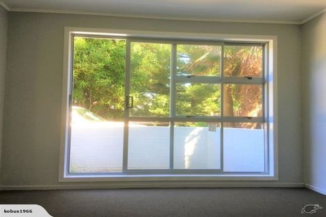 Photo of property in 121 Ennis Avenue, Pakuranga Heights, Auckland, 2010