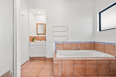 Photo of property in 2/402 Cambridge Terrace, Naenae, Lower Hutt, 5011