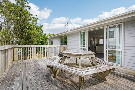 Photo of property in 6a Magdalen Place, West Harbour, Auckland, 0618
