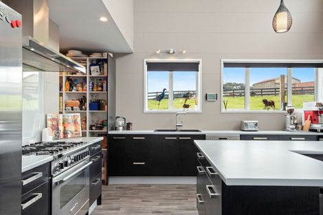 Photo of property in 5 Codlin Road, Waiuku, 2683
