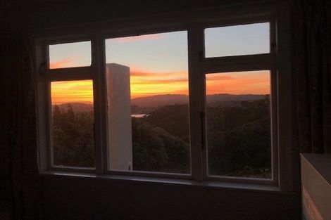 Photo of property in 198 Nevay Road, Karaka Bays, Wellington, 6022