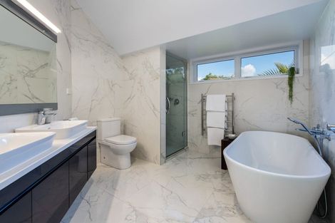 Photo of property in 17 Calypso Place, Rothesay Bay, Auckland, 0630