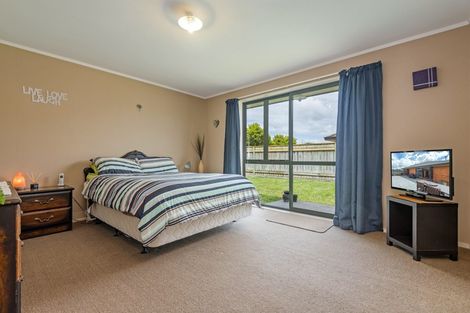 Photo of property in 11 Branigan Parade, Kelvin Grove, Palmerston North, 4414