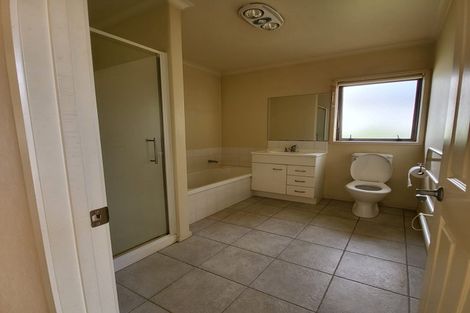 Photo of property in 19 Ballymore Drive, Pinehill, Auckland, 0632