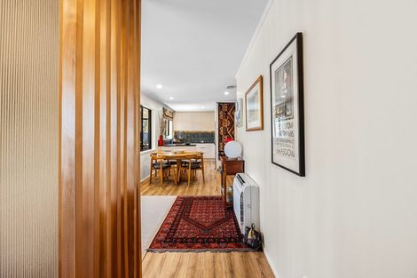 Photo of property in 5 Castle Way, Beckenham, Christchurch, 8023