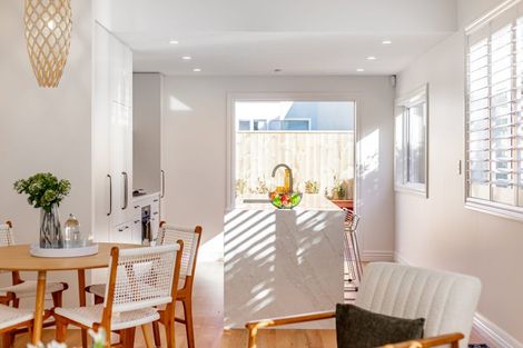 Photo of property in 2-4 Caroline Street, Mount Victoria, Wellington, 6011