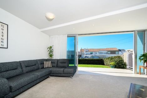 Photo of property in Seaview Apartments, 3/64 Milford Road, Milford, Auckland, 0620
