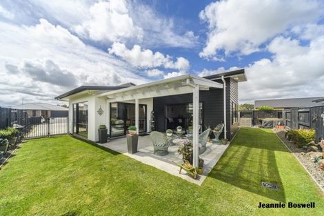 Photo of property in 5 Levi Place, Kelvin Grove, Palmerston North, 4414
