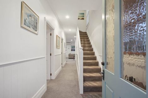 Photo of property in 1/14 Beach Road, Northcote Point, Auckland, 0627