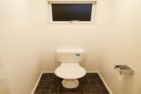 Photo of property in 1/64 Hogans Road, Glenfield, Auckland, 0629