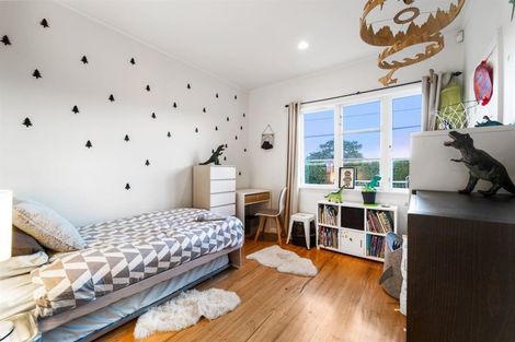 Photo of property in 17 Vincent Road, Northcote Point, Auckland, 0627
