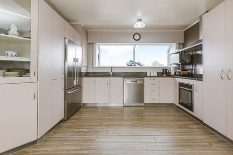 Photo of property in 2/93 Kenderdine Road, Papatoetoe, Auckland, 2025