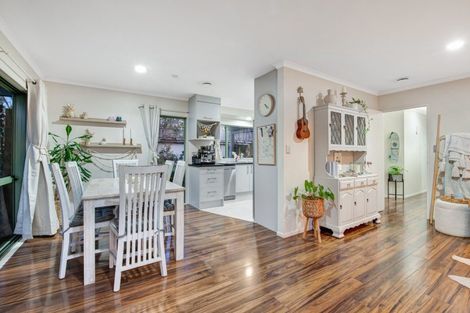 Photo of property in 25a Jelas Road, Red Beach, 0932