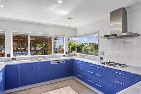 Photo of property in 170 Guildford Drive, Paraparaumu Beach, Paraparaumu, 5032