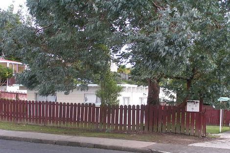 Photo of property in 2/21 Reynella Drive, Massey, Auckland, 0614