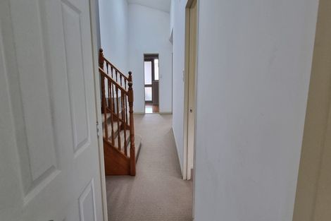 Photo of property in 11 Cobblestone Lane, Hillcrest, Auckland, 0627