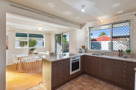 Photo of property in 18 Nimmo Avenue West, Waikanae, 5036