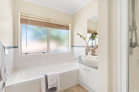 Photo of property in 6 Excelsa Place, Albany, Auckland, 0632