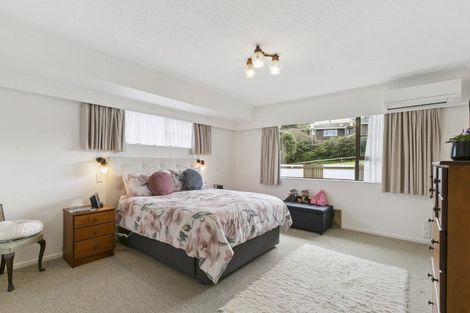 Photo of property in 87 Victory Crescent, Tawa, Wellington, 5028