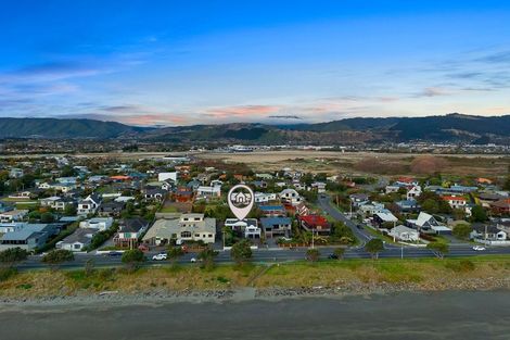Photo of property in 93 Marine Parade, Paraparaumu Beach, Paraparaumu, 5032