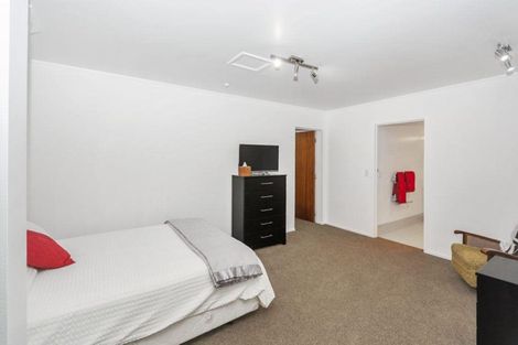 Photo of property in 130 Otitori Bay Road, Titirangi, Auckland, 0604