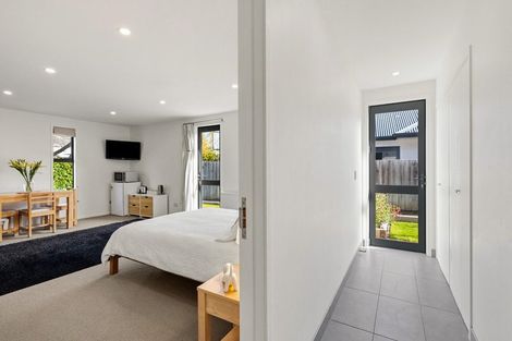 Photo of property in 2 Bridesdale Drive, Lake Hayes, Queenstown, 9304