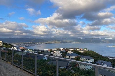 Photo of property in 6b Sunhaven Drive, Newlands, Wellington, 6037