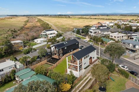Photo of property in 1335d Papamoa Beach Road, Papamoa Beach, 3118