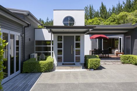 Photo of property in 10 Cameron Drive, Acacia Bay, Taupo, 3385