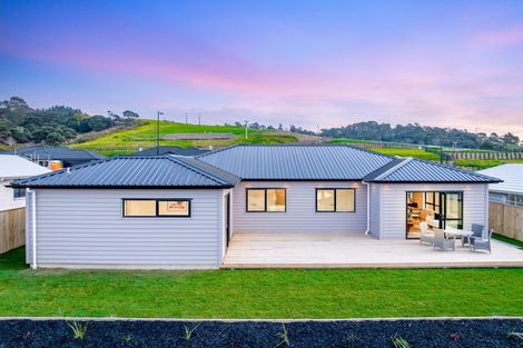 Photo of property in 7 Awa Avenue, Helensville, 0800